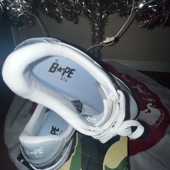 Hi I have Sliver & White Bape Bathing Ape Shoes Size 10 - Picture 4 of 12
